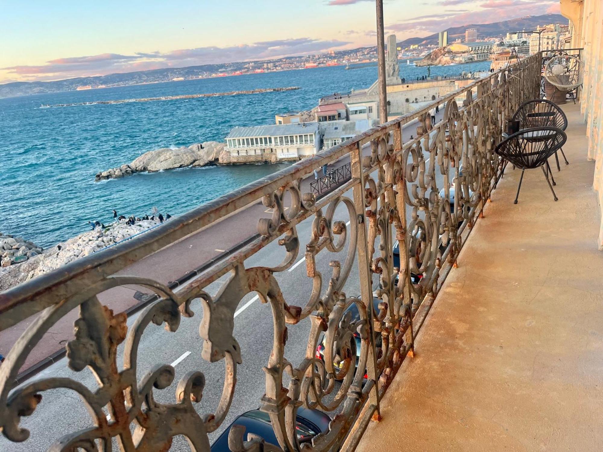 Apartment Sur La Corniche Kennedy Face A La